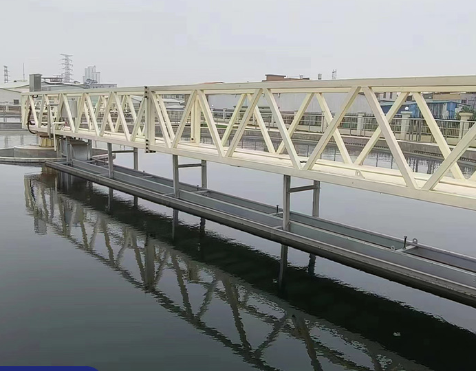 桁車式刮泥機_平流沉淀池往復(fù)式全自動桁車刮泥機廠家